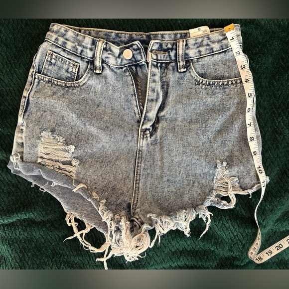 High-Rise Ripped Denim Shorts - Picture 7 of 7